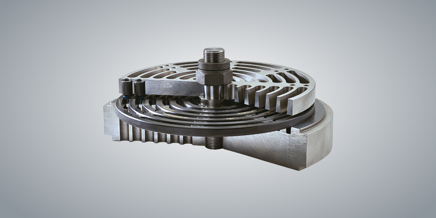 XP - Profiled Plate Valve for process gas cut with PowerPEEK and a refinery in the background