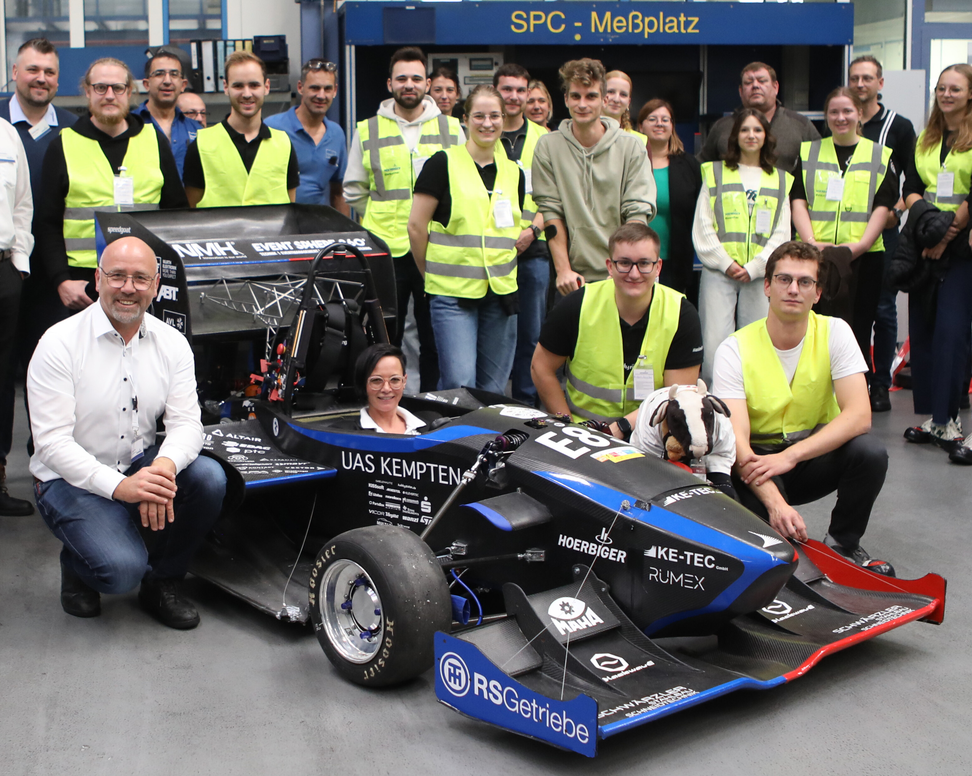 HOERBIGER promotes young technical talent: Infinity Racing Team from Kempten University visits Schongau